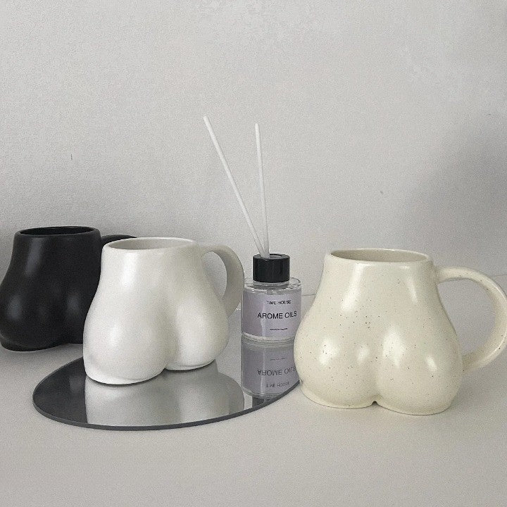 Taza de cerámica con forma de trasero lindo