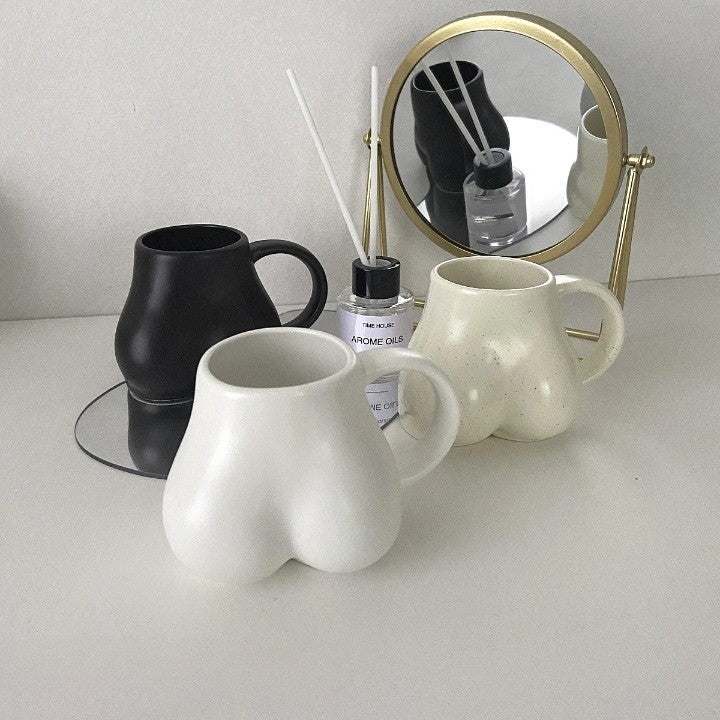 Taza de cerámica con forma de trasero lindo
