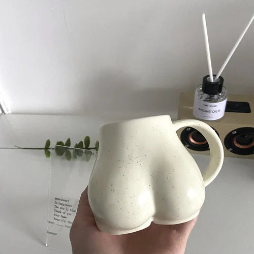 Taza de cerámica con forma de trasero lindo
